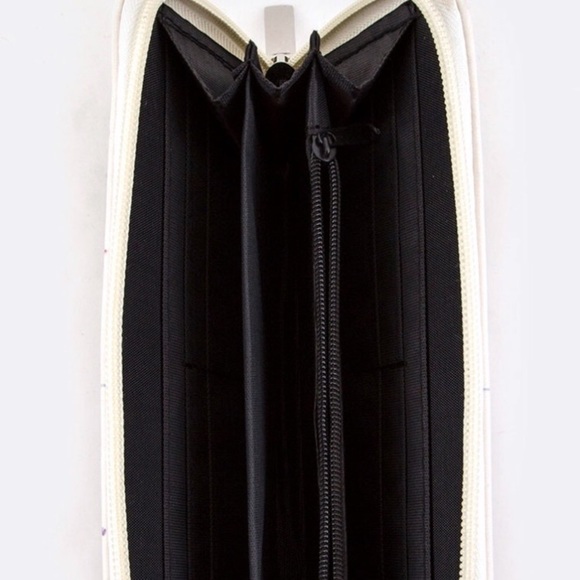 Strawberry Wallet - Picture 3 of 3